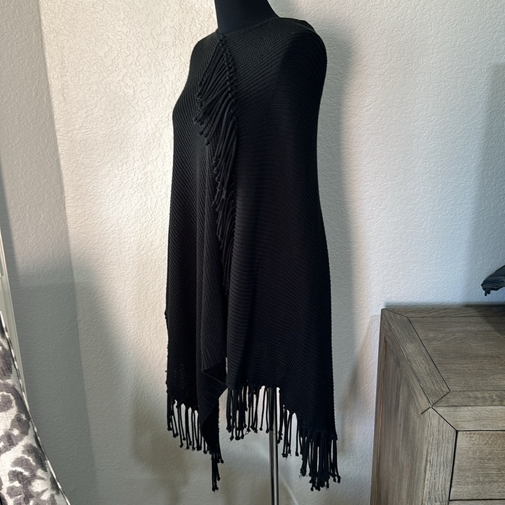 BCBGMAXAZRIA Womens Fringe Poncho in Black - Picture 4 of 9
